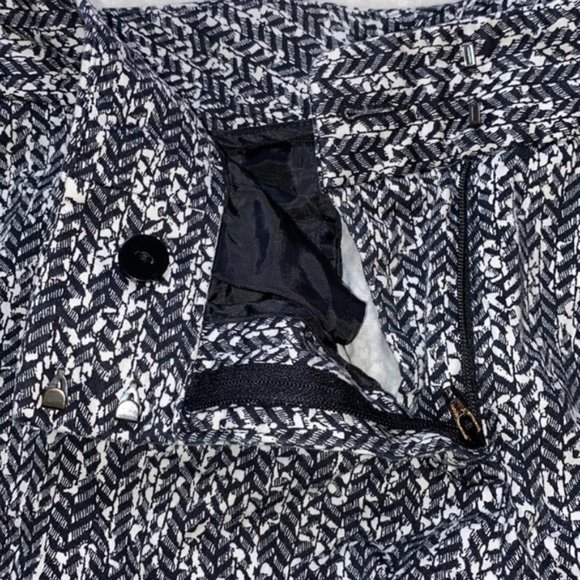 Express Black White Printed Dress Shorts - Picture 6 of 8
